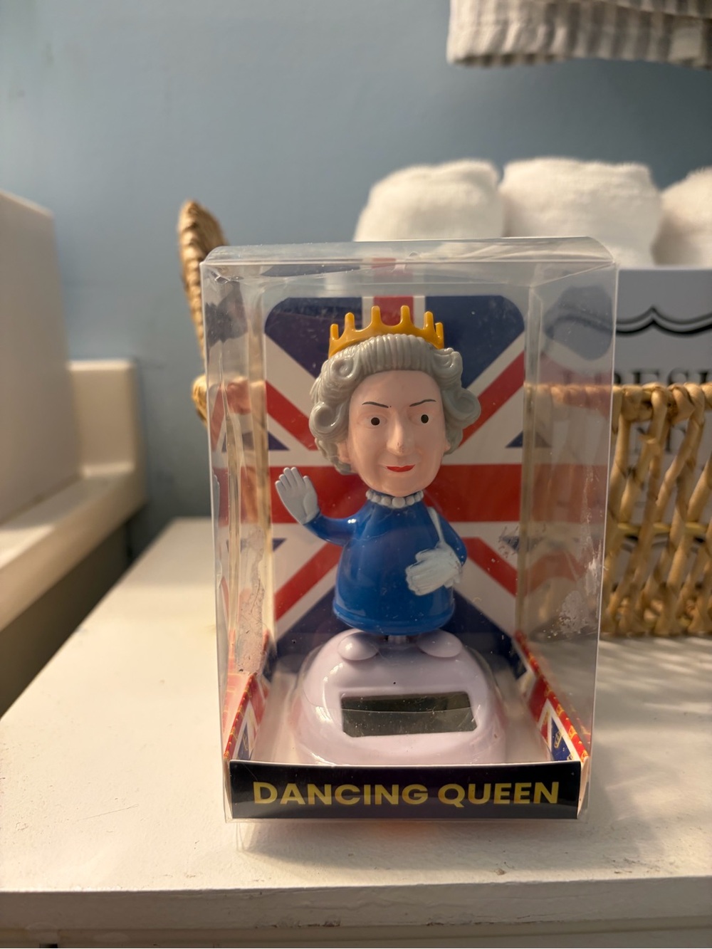 Queen Elizabeth II Solar Dancing Queen Bobblehead New in Box